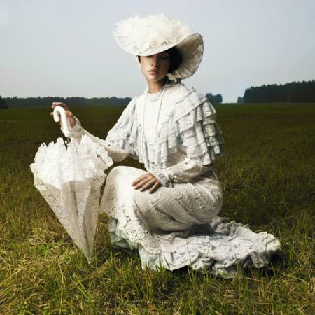 moteris, senas, skėtis, balta, laukas, žolė George Mayer - Dreamstime