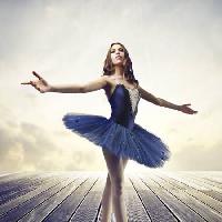 Pixwords Vaizdas su šokėja, moteris, mergina, šokis, scena, debesys Bowie15 - Dreamstime