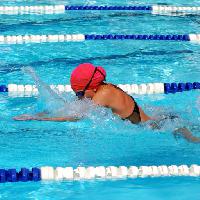 Pixwords Vaizdas su plaukti, plaukikas, raudona, galva, moteris, sportas, vanduo Jdgrant