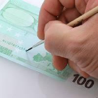 vyras, pinigai, ranka, euro, 100, žalios Igor Sinitsyn (Igors)