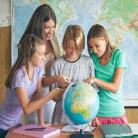 žmonės, tyrimas, studijuoja, žemė, žemėlapis, gaublys, vaikai, vaikai, mokytojas Luminastock