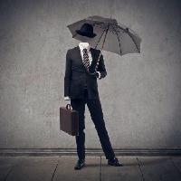 Pixwords Vaizdas su skėtis, vyras, kostiumas, lagaminas, pilka Bowie15