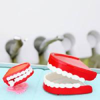 Pixwords Vaizdas su dantys, raudona, maxilar, kojos, stomatologas Pavel Losevsky - Dreamstime
