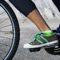 Pixwords Vaizdas su pėsčiomis, dviračiais, kojos, bycicle, padangų, batų Leonidtit