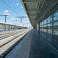 Pixwords Vaizdas su stotis, traukinys, keliai, stiklas, dangus, geležinkelio Quintanilla