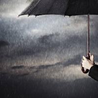 Pixwords Vaizdas su lietus, skėtis, lašai, rankų Arman Zhenikeyev - Dreamstime