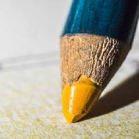 Pixwords Vaizdas su geltona, pieštuku, rašiklis, pieštukas, rašyti Radub85 - Dreamstime