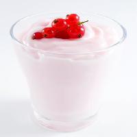 Pixwords Vaizdas su jogurtas, Pochlebca, raudona, balta, stiklas, gėrimų, vynuogės Og-vision - Dreamstime